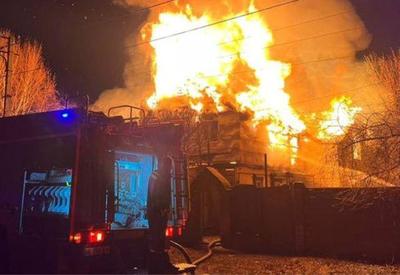 Ucrânia sofre novos cortes de energia após ataques russos Ucrânia sofre novos cortes de energia após ataques russos