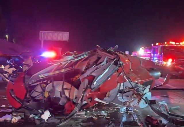 Imagem da noticia Helicóptero médico cai nos EUA e tripulante é resgatado com ajuda de civis; vídeo