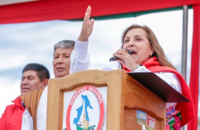 Imagem da noticia Presidente do Peru é agredida por manifestante durante evento