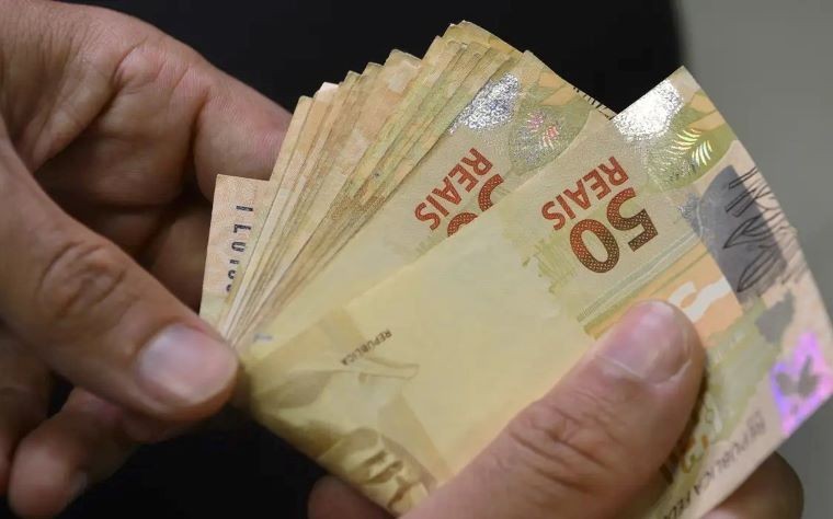 Imagem da noticia Salário mínimo de R$ 1.412 começa a valer a partir desta segunda