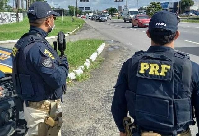 Imagem da noticia Justiça suspende participação da PRF em operações fora de rodovias