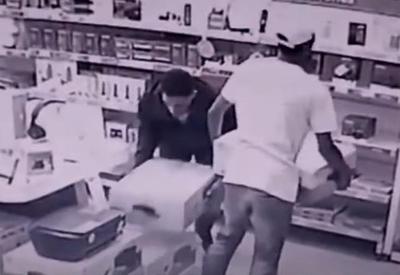 Polícia interrompe noite de crimes e prende 5 criminosos em SP Polícia interrompe noite de crimes e prende 5 criminosos em SP