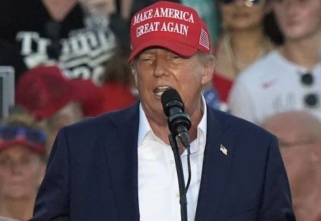 Imagem da noticia "Eu não deveria estar aqui, era para eu estar morto", diz Trump em primeira entrevista após ataque a tiros