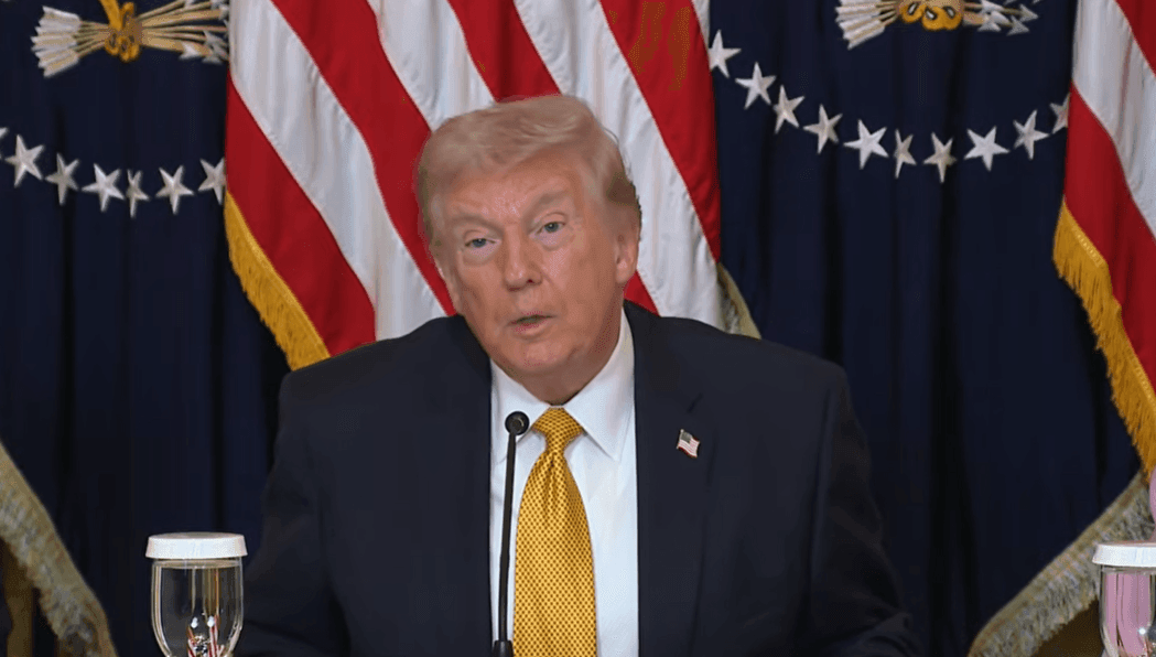 Imagem da noticia Trump diz que EUA destruíram 30 navios do Irã no Estreito de Ormuz e volta a pressionar aliados