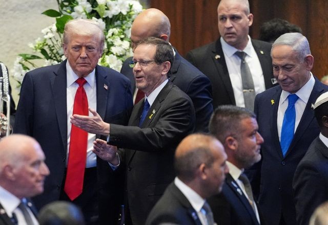 Imagem da noticia Trump pede ao presidente de Israel que perdoe Netanyahu em caso de corrupção