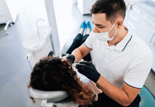 Imagem da noticia Dor do siso: analgésicos comuns são mais eficazes do que opioides para aliviar desconforto, diz estudo