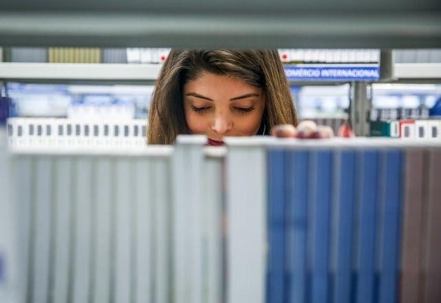 Imagem da noticia Valor da bolsa-auxílio de estagiários registra alta de 14% em 2022