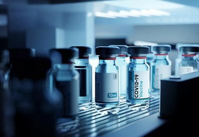 Risco de trombose faz EUA limitar vacina da Janssen Risco de trombose faz EUA limitar vacina da Janssen