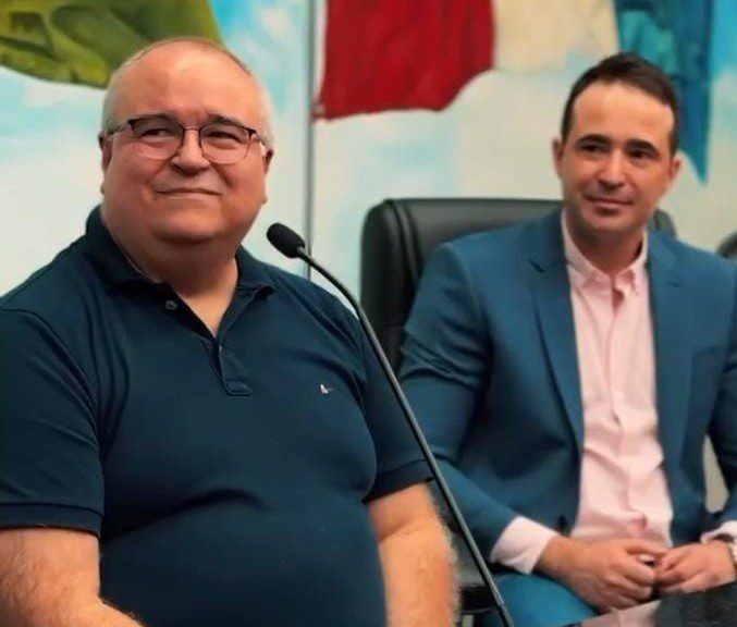 Imagem da noticia Vice-candidato e médico entrega a paciente receita com pedido de voto no interior de SP