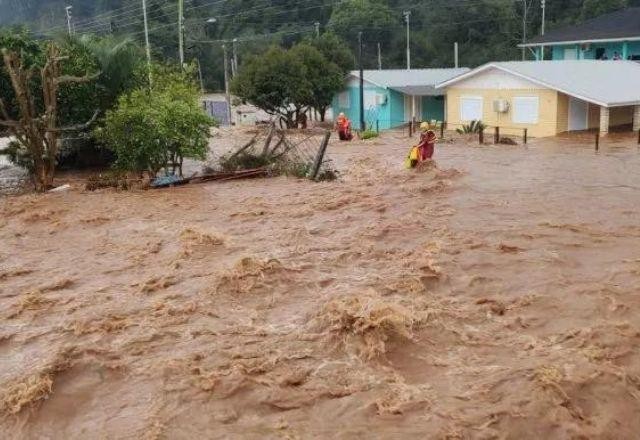 Imagem da noticia Ciclone mata cinco no RS e deixa mais de 200 desalojados; SC registra uma morte