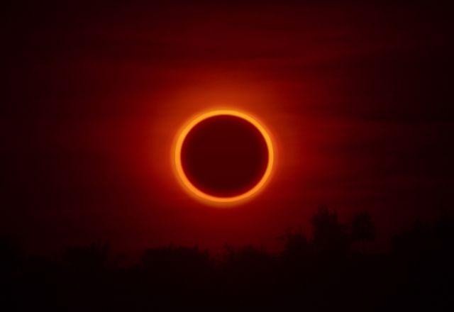 Imagem da noticia Assista agora o eclipse solar no Brasil. Saiba como observar o fenômeno