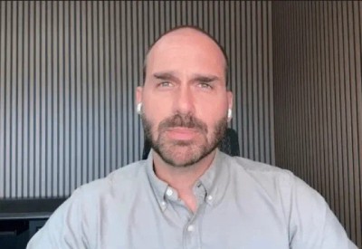 Moraes marca interrogatório de Eduardo Bolsonaro por coação para 14 de abril Moraes marca interrogatório de Eduardo Bolsonaro por coação para 14 de abril