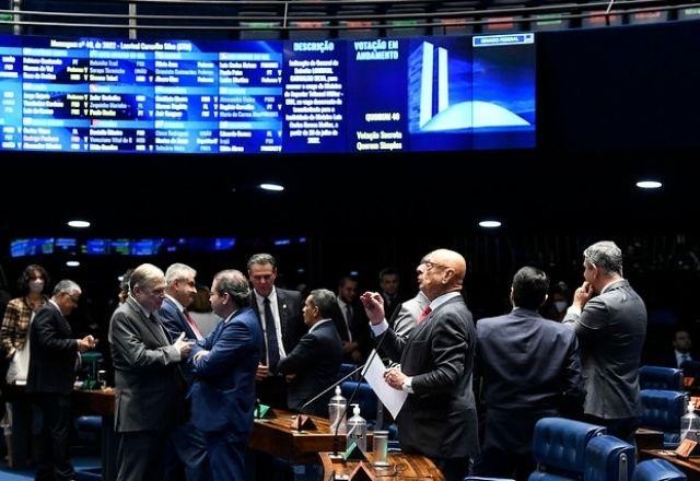 Imagem da noticia Apenas 1 parlamentar indica o equivalente a 26 anos em emendas individuais