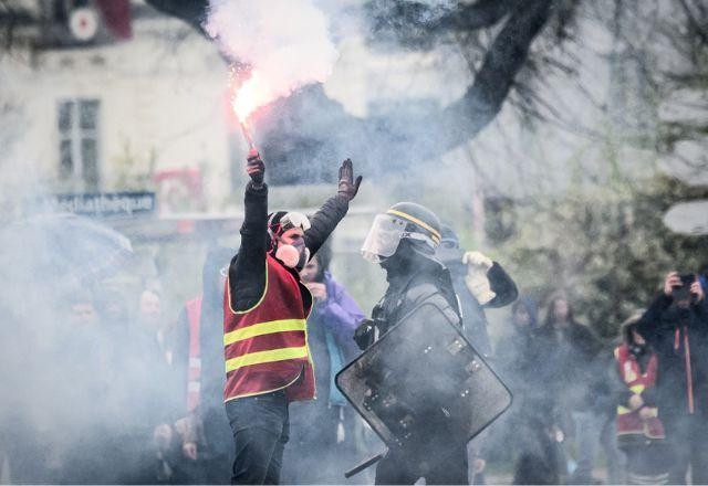 Imagem da noticia Em meio a protestos, França decide hoje sobre reforma da Previdência