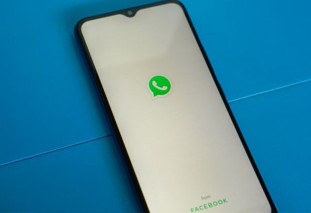 Imagem da noticia Status de voz de 1 minuto, figurinhas com IA, espaço extra e mais novidades no WhatsApp