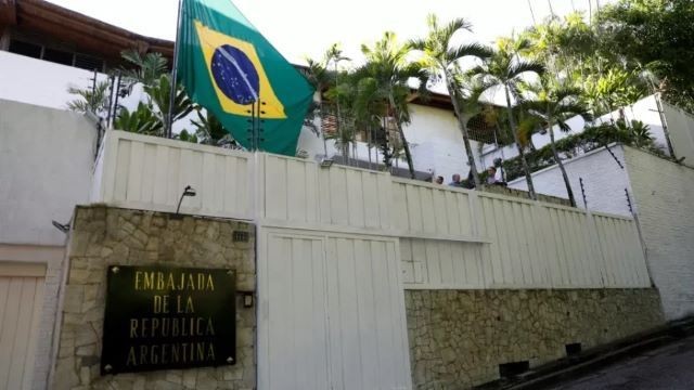 Imagem da noticia Argentina denuncia novo cerco de Maduro à embaixada do país em Caracas