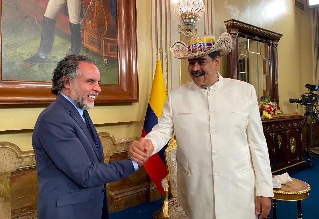Imagem da noticia Colômbia e Venezuela retomam relações diplomáticas
