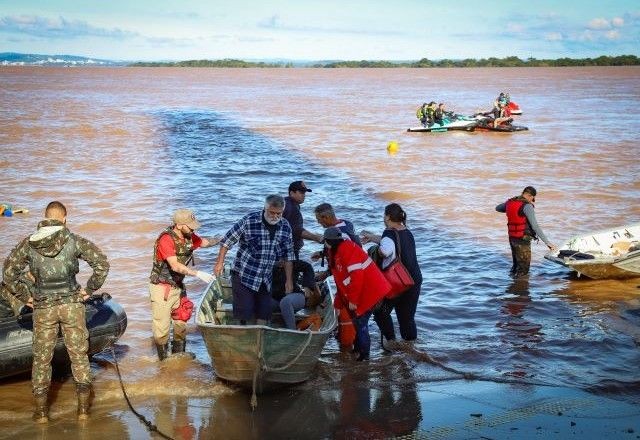 Imagem da noticia Usina do Gasômetro: 78 mil litros de combustível já foram doados para embarcações no RS