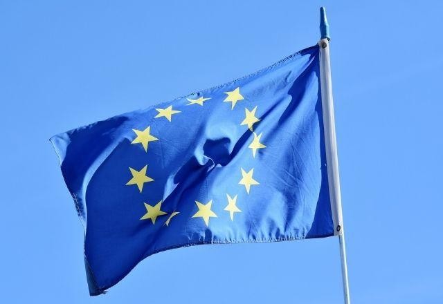 Imagem da noticia UE multa BMW e Volks em 875 milhões de euros por cartel na redução de emissões