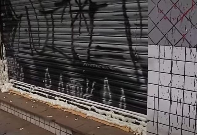 Imagem da noticia Comerciantes colocam espuma expansiva em estabelecimentos contra avanço da água no RS