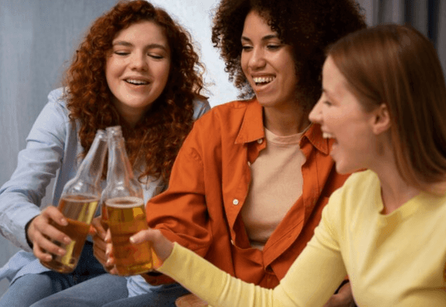 Imagem da noticia Consumo abusivo de álcool entre mulheres quase dobra em 17 anos no Brasil, aponta estudo