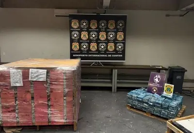 PF e Receita apreendem 1,2 tonelada de cocaína no Aeroporto de Belo Horizonte, em Confins PF e Receita apreendem 1,2 tonelada de cocaína no Aeroporto de Belo Horizonte, em Confins