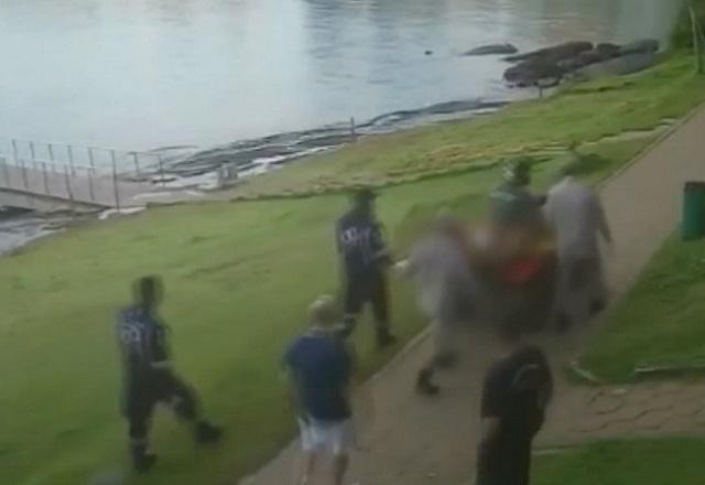 Imagem da noticia Imagens revelam namorada e rapaz que teve a barriga cortada em praia