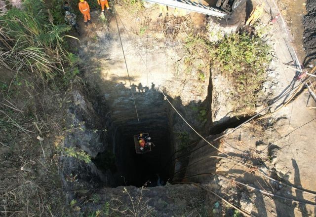 Imagem da noticia Socorristas tentam resgatar 9 trabalhadores presos em mina de carvão na Índia