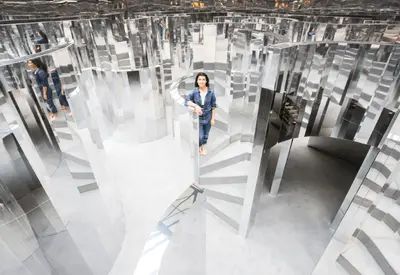 Exposição de Es Devlin em São Paulo reflete sobre identidade e coletividade Exposição de Es Devlin em São Paulo reflete sobre identidade e coletividade