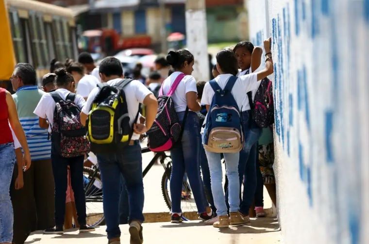 Imagem da noticia Lula sanciona lei que criminaliza bullying e cyberbullying com punições maiores para crimes contra crianças