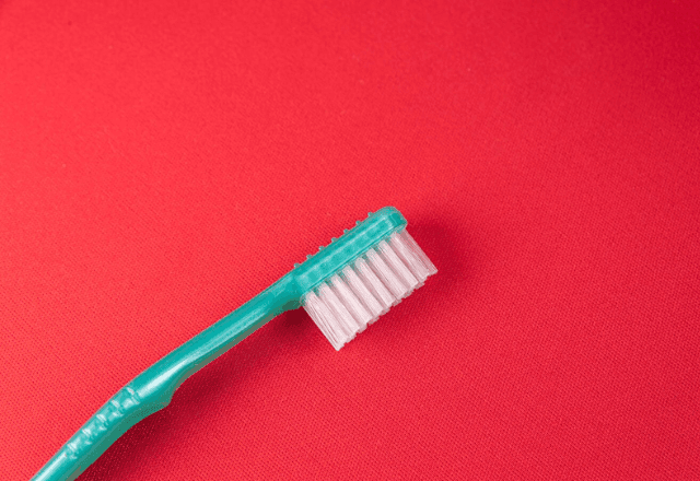 Imagem da noticia Sua escova de dente tem vírus? Estudo revela que há mais de 600 espécies diferentes; entenda