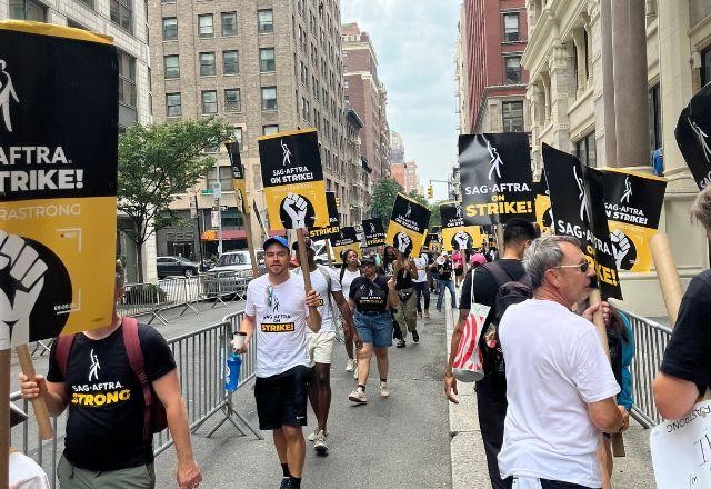 Imagem da noticia Emmy é adiado para 2024 devido à greve de atores e roteiristas em Hollywood