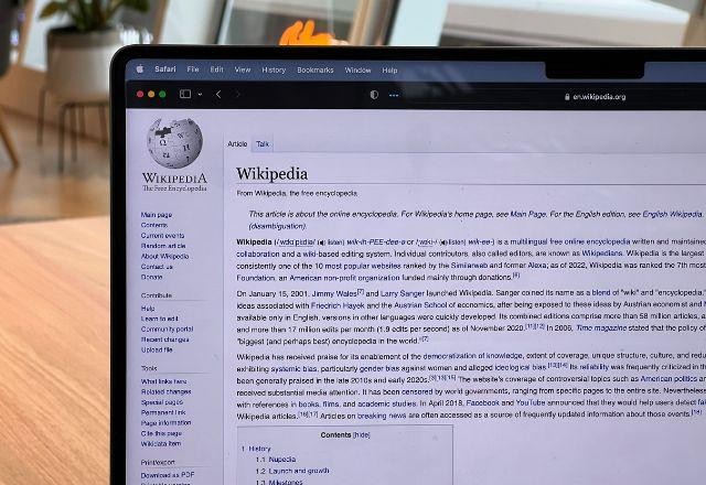 Imagem da noticia Tribunal da Rússia multa Wikipédia em US$ 24 mil por texto sobre guerra