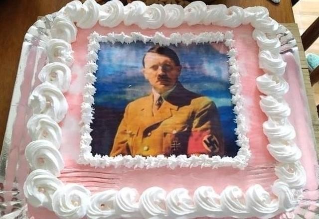 Imagem da noticia Jovem comemora aniversário com imagem de Hitler em bolo