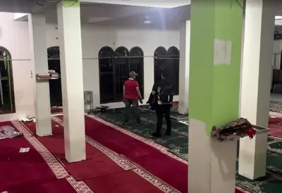 Explosão em complexo escolar na Indonésia deixa mais de 50 feridos; estudante é suspeito Explosão em complexo escolar na Indonésia deixa mais de 50 feridos; estudante é suspeito