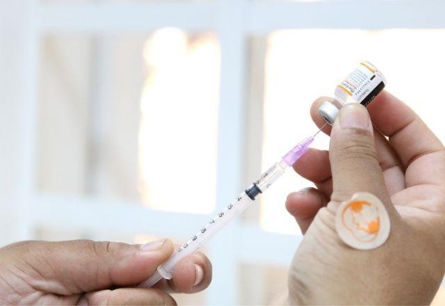 Imagem da noticia Combinação de CoronaVac com Pfizer eleva proteção contra ômicron