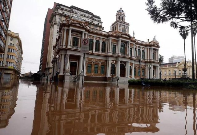 Imagem da noticia Mortos por chuvas no Rio Grande do Sul chegam a 57; 860 mil estão sem água e 68 rodovias estão bloqueadas