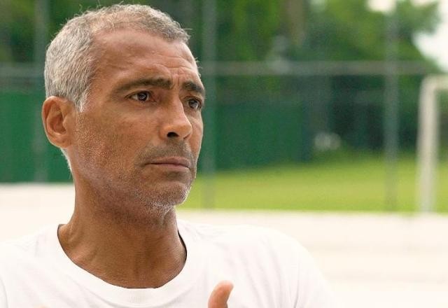 Imagem da noticia Romário apresenta melhora no quadro clínico, mas permanece internado