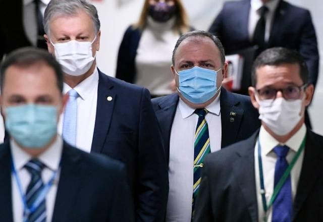 Imagem da noticia Pazuello culpa governadores e prefeitos de liberarem carnaval em 2020