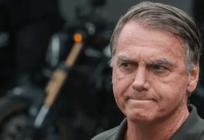 Defesa de Bolsonaro faz novo pedido de prisão domiciliar ao STF alegando agravamento do quadro de saúde Defesa de Bolsonaro faz novo pedido de prisão domiciliar ao STF alegando agravamento do quadro de saúde