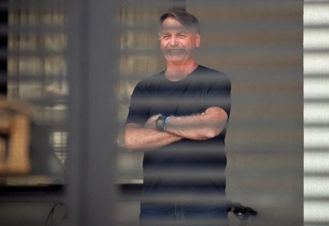 Imagem da noticia Carlos visita Bolsonaro e diz que pai tem crises de soluço intermináveis