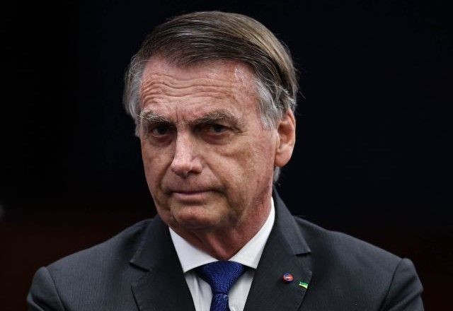 Imagem da noticia Bolsonaro pede a Moraes autorização para deixar prisão domiciliar e fazer exames