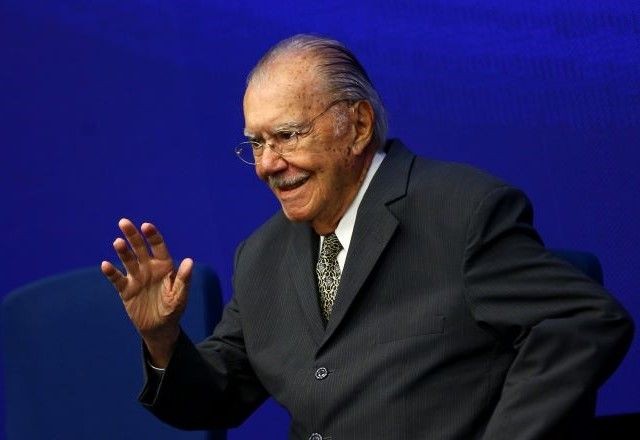 Imagem da noticia "Acontecimentos extremamente danosos", diz Sarney sobre denúncia de golpe de Estado