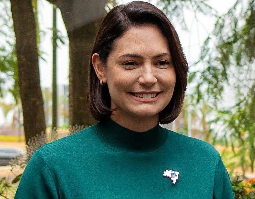 Michelle Bolsonaro deve ser candidata ao Senado, diz Flávio Michelle Bolsonaro deve ser candidata ao Senado, diz Flávio