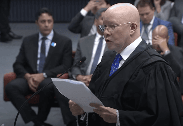 Imagem da noticia Advogado de ex-comandante da Marinha diz que denúncia da PGR é "inepta" e sem "justa causa"