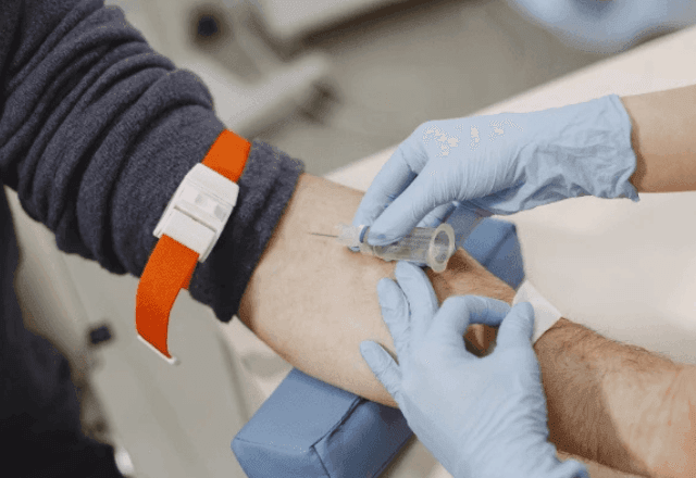 Imagem da noticia Exame de sangue pode detectar câncer três anos antes do diagnóstico, diz Johns Hopkins