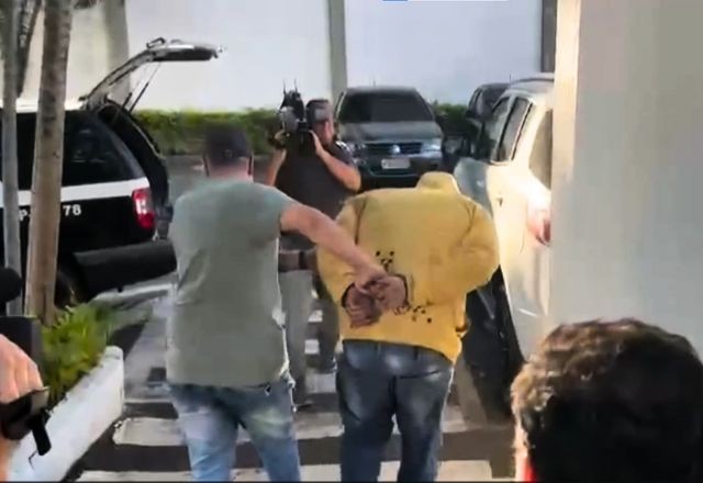 Imagem da noticia Exclusivo: polícia prende integrante de milícia que atua na Feirinha da Madrugada em São Paulo