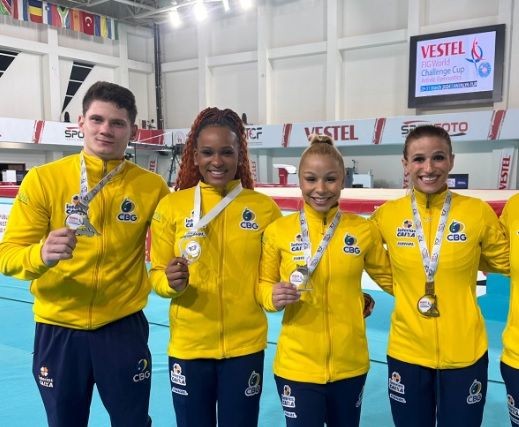 Imagem da noticia Ginástica artística: Jade Barbosa leva medalha de ouro, e Rebeca Andrade conquista prata