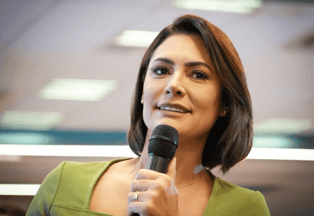 Michelle posta palhaço preso que representou Bolsonaro em desfile e critica Lula Michelle posta palhaço preso que representou Bolsonaro em desfile e critica Lula