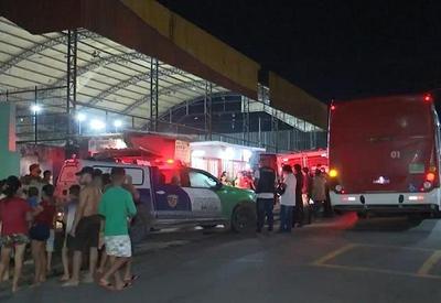 Rapaz é assassinado com oito tiros enquanto jogava futebol em Manaus (AM) Rapaz é assassinado com oito tiros enquanto jogava futebol em Manaus (AM)